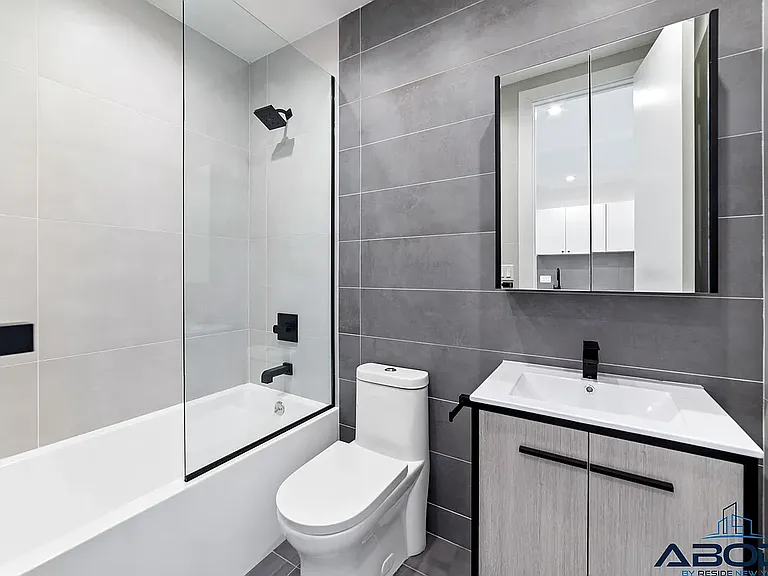 153 Erasmus St #2R — Photo 10