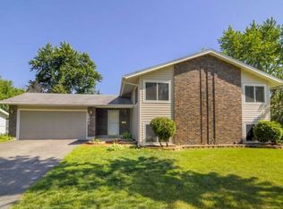 2801 Kincaid Dr, Woodridge, IL 60517