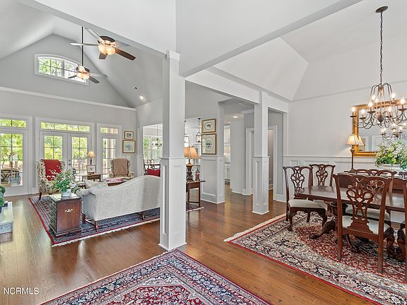 5th image of 2719 Shady Pine Circle