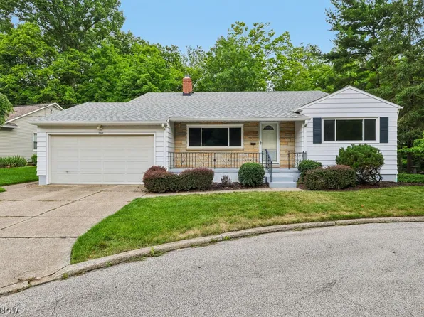 20940 Fairlane Cir, Fairview Park, OH 44126