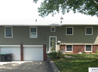 9484 Weir St, Omaha, NE 68127