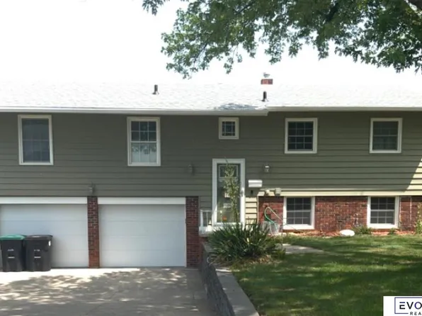 9484 Weir St, Omaha, NE 68127