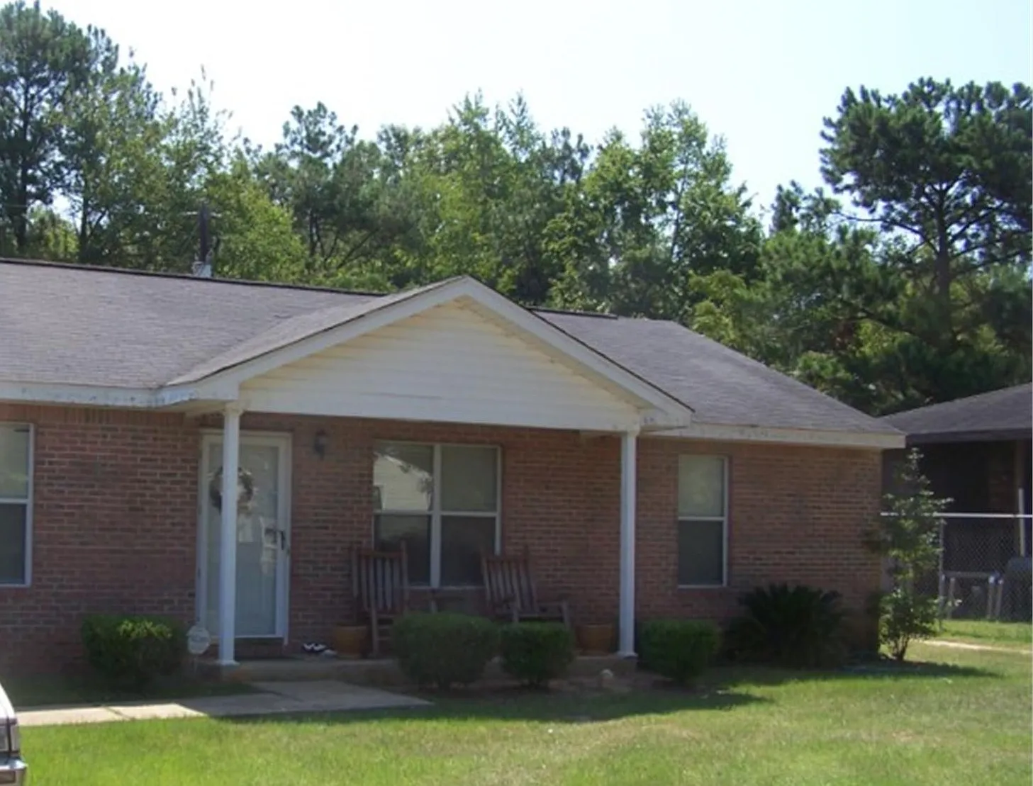 3 bed, 2.0 bath, 1161 sqft, $1,075 — Photo 1