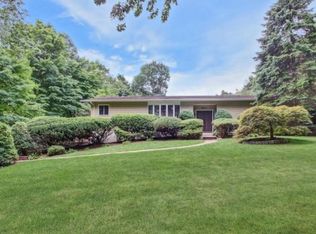 15 Eastview Dr, Valhalla, NY 10595