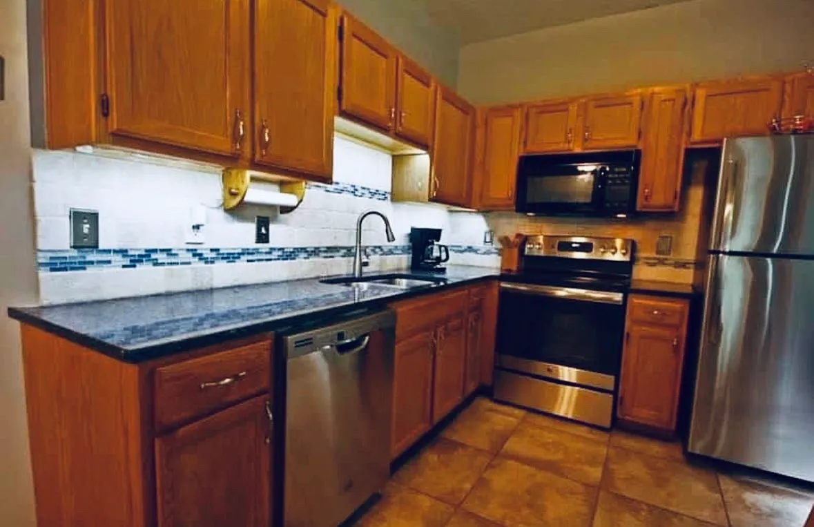 4 bed, 2.5 bath, 1700 sqft, $2,300 — Photo 3
