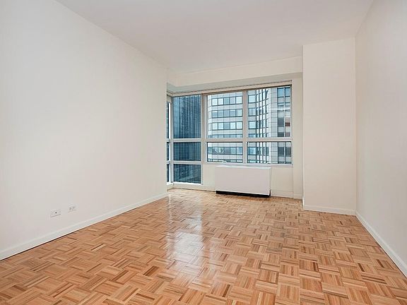 5th image of 146 W 57th St APT 52D