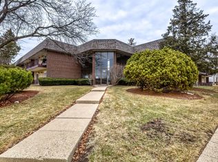 3N550 Crown Rd APT 1, Elmhurst, IL 60126