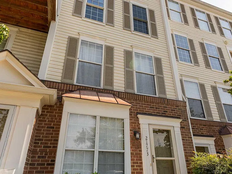 21773 Baldwin Sq — Photo 2