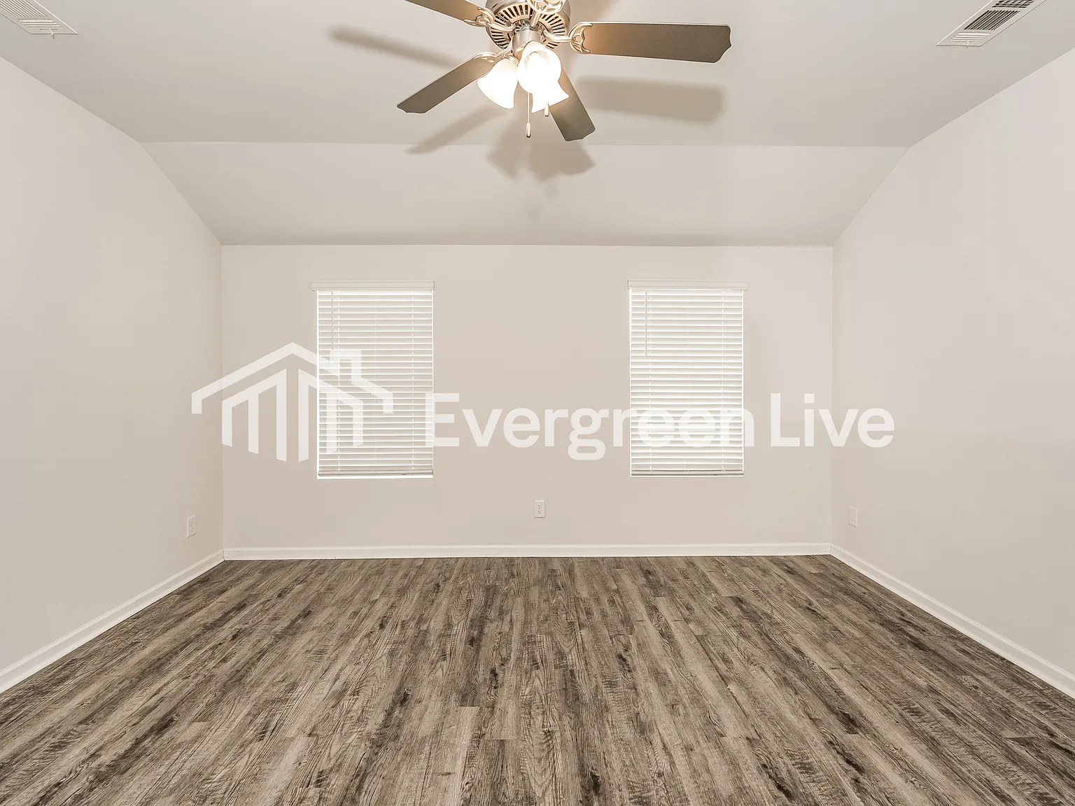 3 bed, 2.0 bath, 1355 sqft, $1,495 — Photo 3
