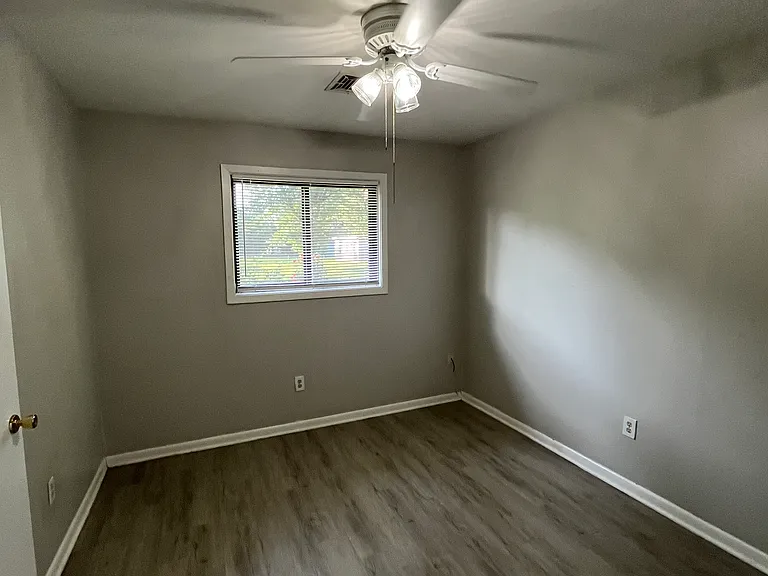 1916 Alison Ave — Photo 6