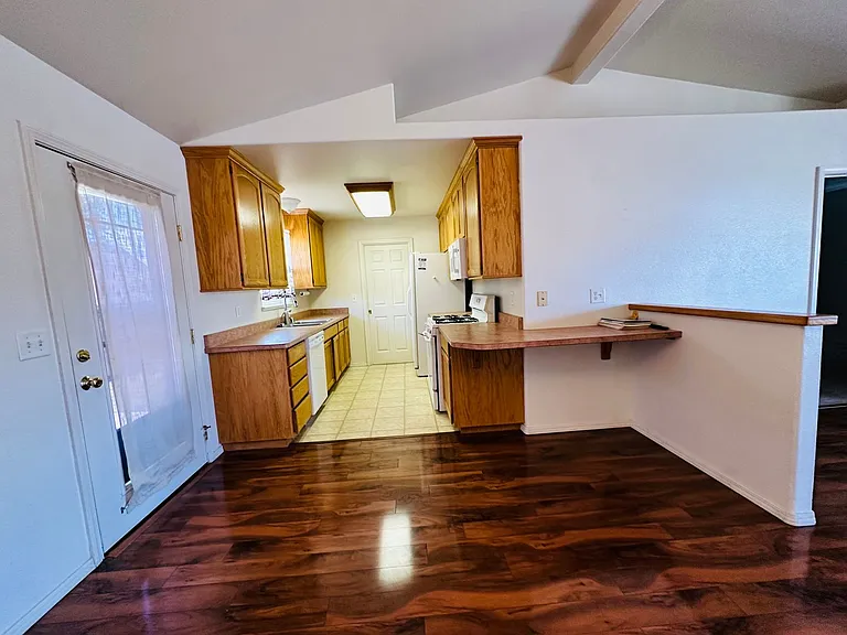 844 Woodhaven Dr — Photo 10