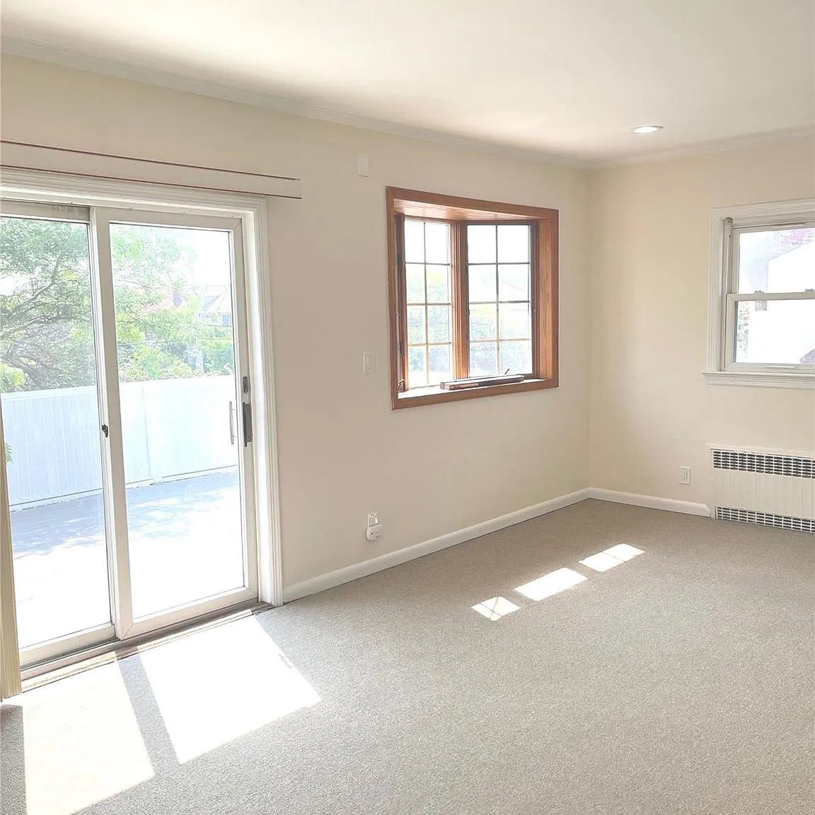 3 bed, 1.0 bath, 1000 sqft, $4,500 — Photo 3