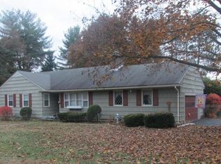 10 Lynnfield Dr, Queensbury, NY 12804