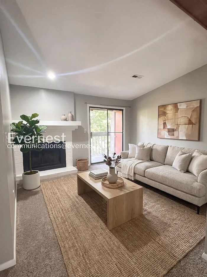 2 bed, 1.0 bath, 814 sqft, $875 — Photo 1