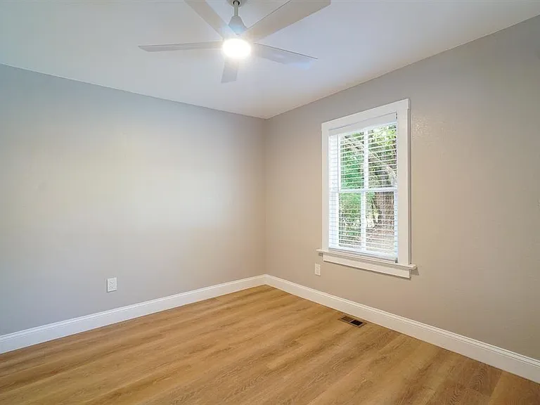 437 N Shine Ave — Photo 14