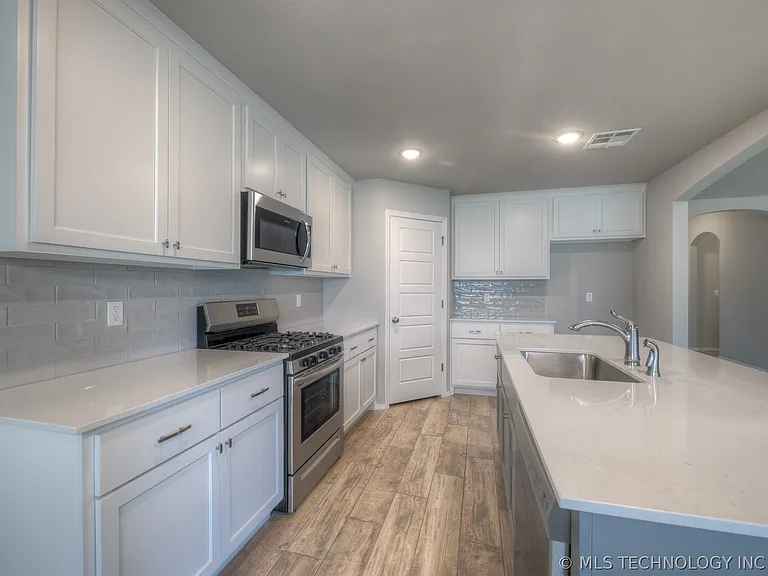 3710 S 13th Pl — Photo 12