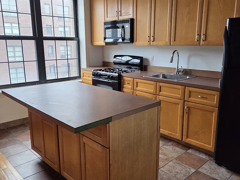 526 Bay St #3 — Photo 4