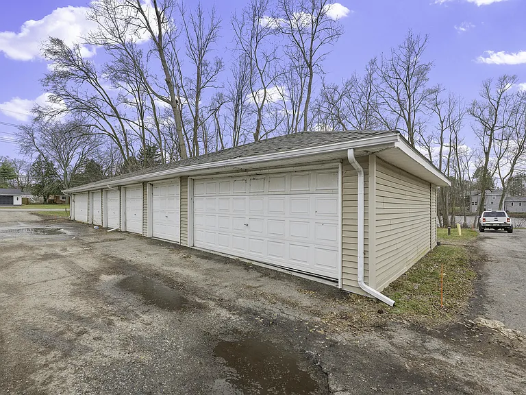 2245 S Commerce Rd — Photo 4