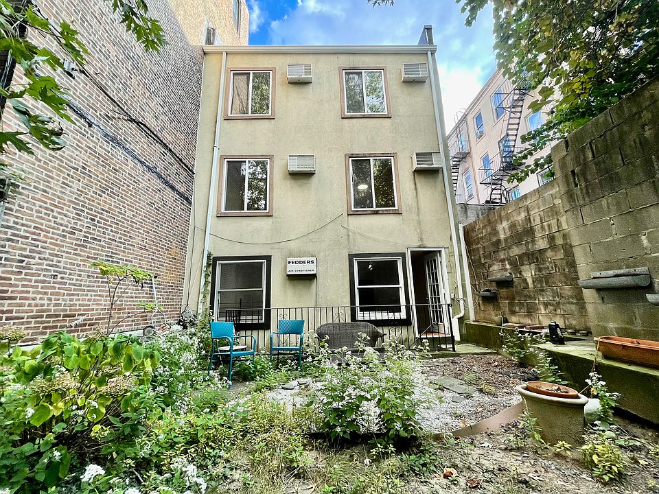 1st image of 297 Putnam Ave #1