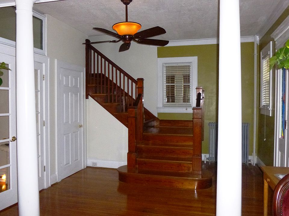 Foyer / Stairwell 