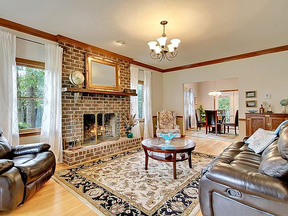 5th image of 8639 Arthur Hills Cir