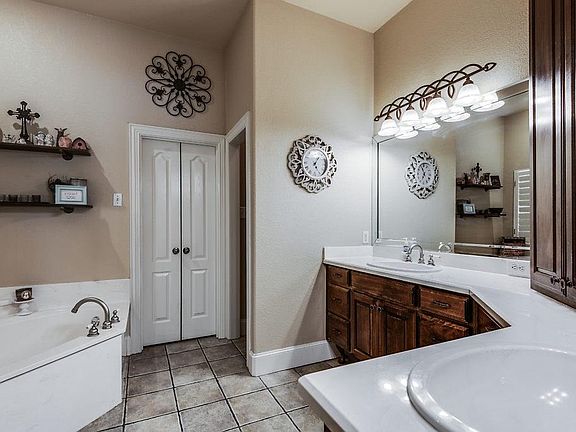 5th image of 239 Brookbend Dr