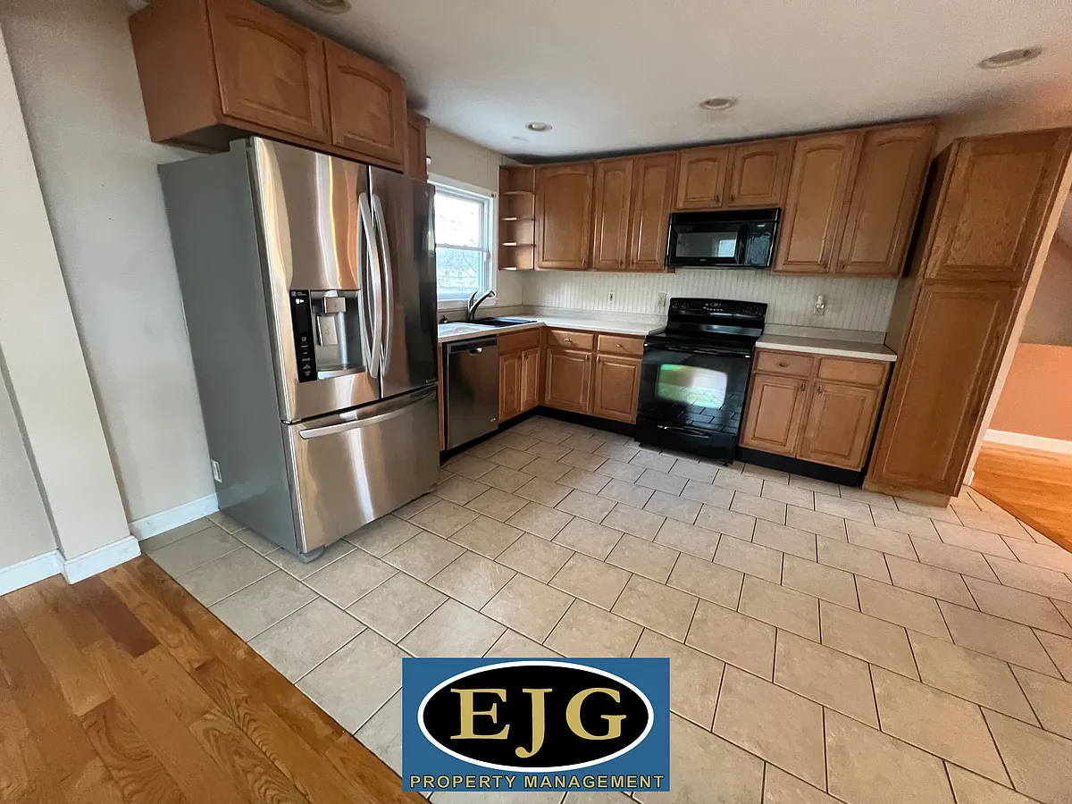 Building Photo - 163 Pleasant St #2
