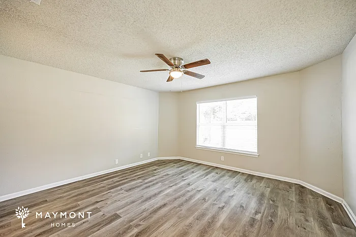 9710 Dugas Dr — Photo 10