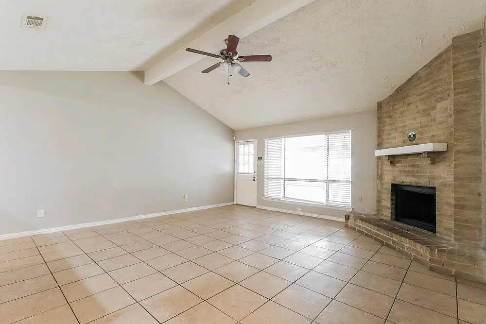 3 bed, 2.0 bath, 1659 sqft, $1,905 — Photo 3