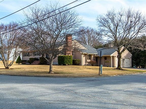 3rd image of 16 Bradford Dr