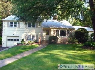 11 John Smith Dr, West Hartford, CT 06107