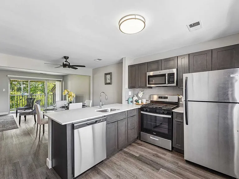 The Glen at Bucks Apartments and Townhomes — Photo 11