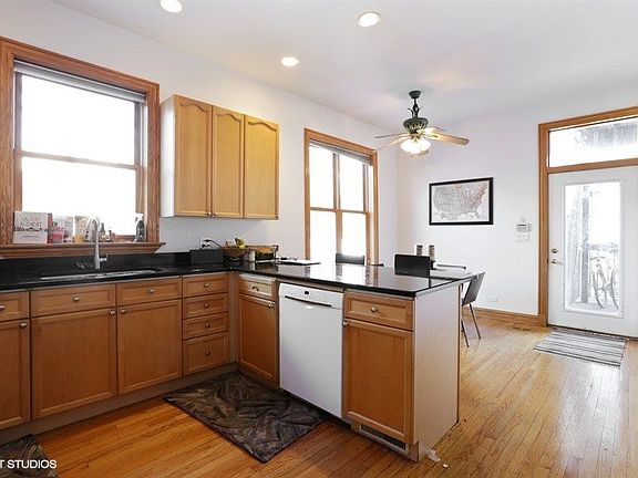 3rd image of 1415 W Barry Ave #1