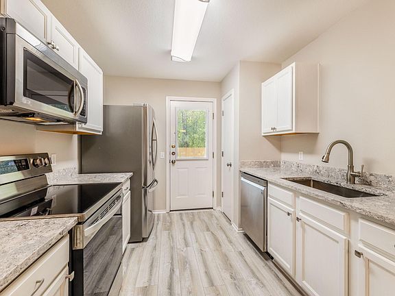 4th image of 8708 Dittmar Oaks Dr