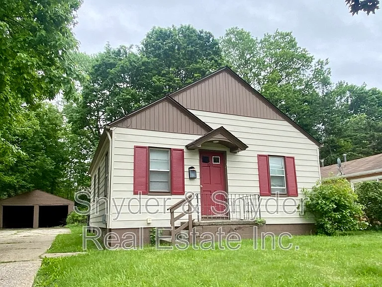 1011 Cordova Ave — Photo 1