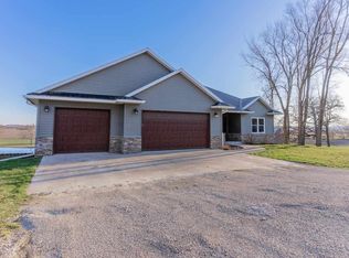 25671 Golden Pond Rd SE, Oakland, IA 52755