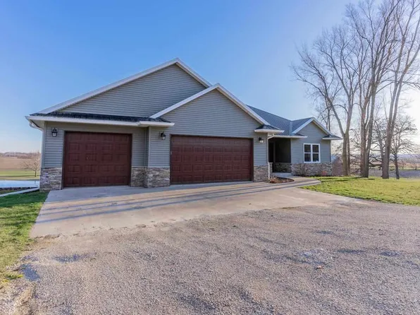 25671 Golden Pond Rd SE, Oakland, IA 52755