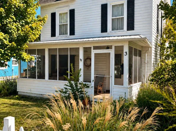 3 Lee St, Wachapreague, VA 23480