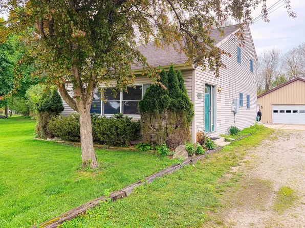 5175 Pleasant Valley Rd, Manitou Beach, MI 49253