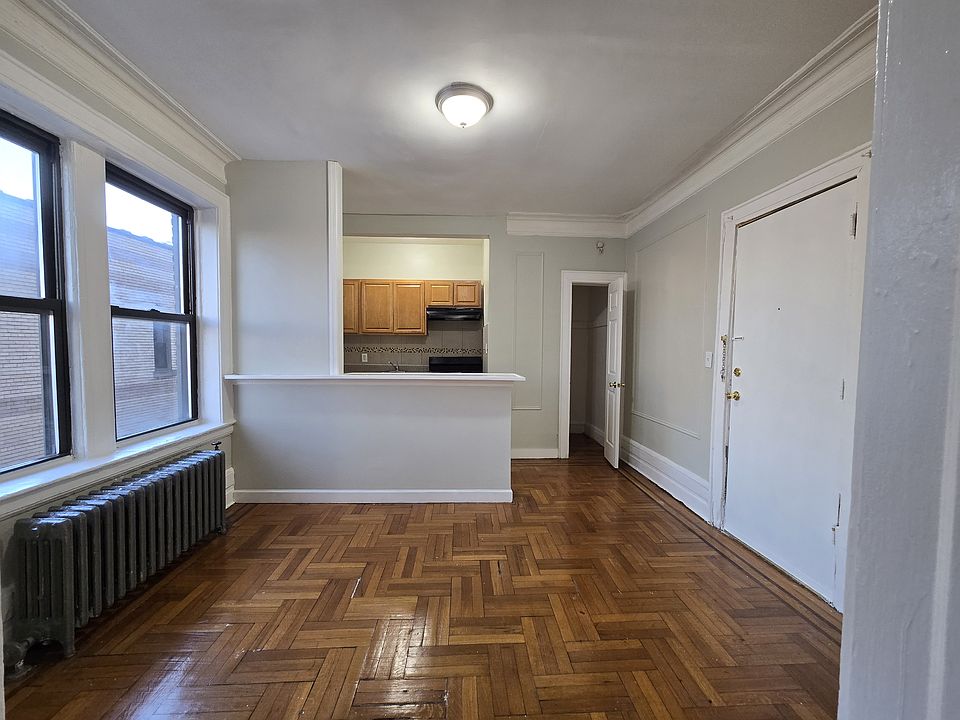 2nd image of 245-244 Roseville Ave #402E