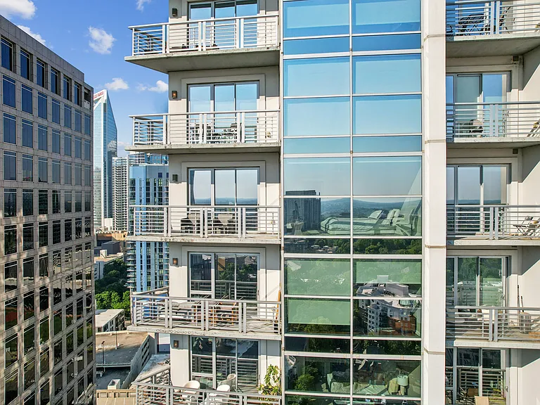 333 W Trade St #22 — Photo 33
