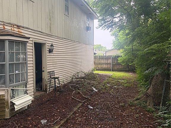 2nd image of 137 Roselyn Park Pl