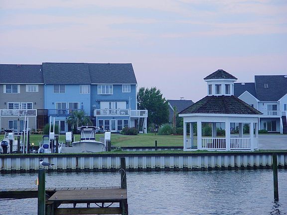 3rd image of 402 W Bay Dr