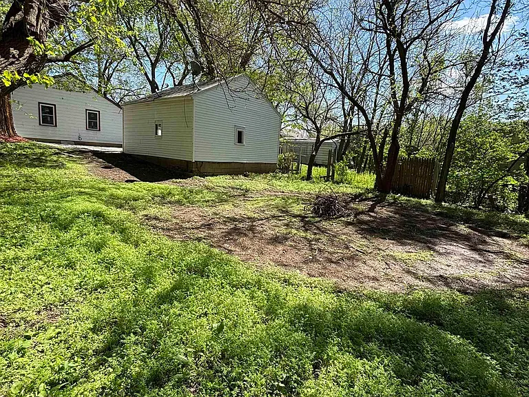 1703 N Valley Ave — Photo 32