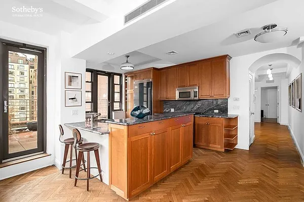 Sold by Sotheby's International Realty | media 9