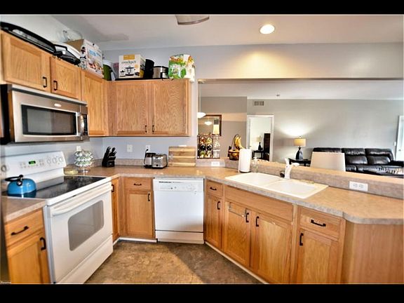 5th image of 15334 Cornell Dr