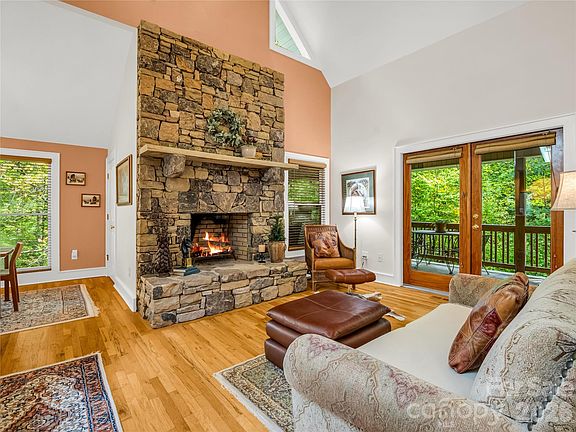 2nd image of 142 Winterview Trl