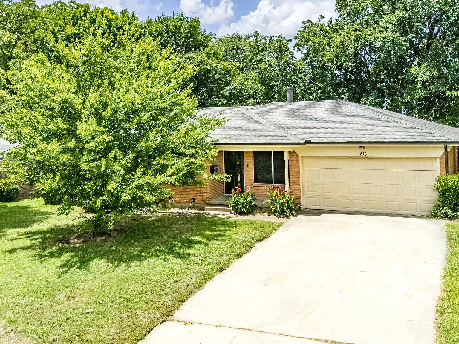 3 bed, 1257 sqft, $1,545 — Photo 1