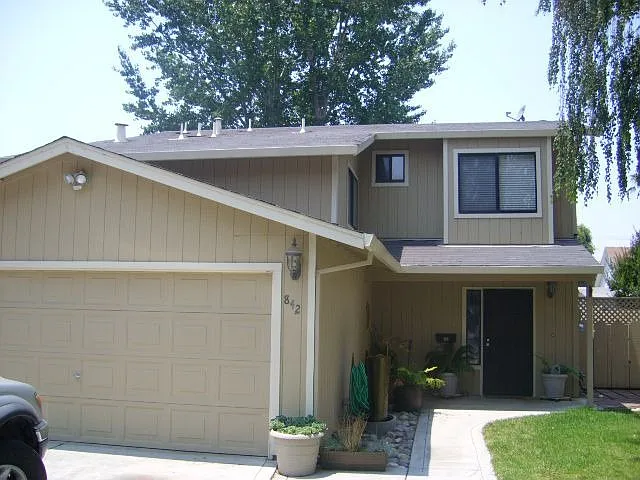 842 Washington St photo 1