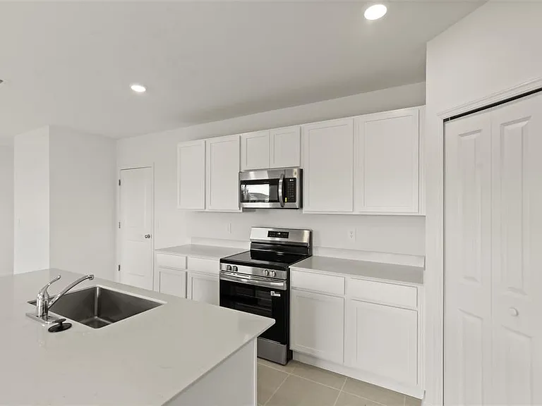 3362 Alexander Dr — Photo 10